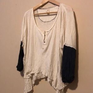 FREE PEOPLE - Distressed 3/4 Sleeve Top